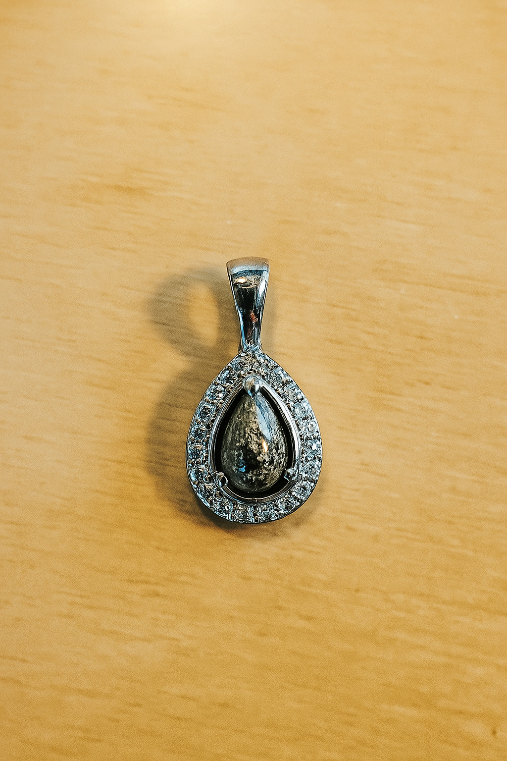 Pendentif Funéraire Impérial Goutte – Image 3